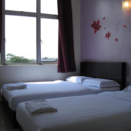 Max Inn Hotel Parit Raja Camera foto