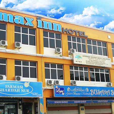 Max Inn Hotel Parit Raja Esterno foto
