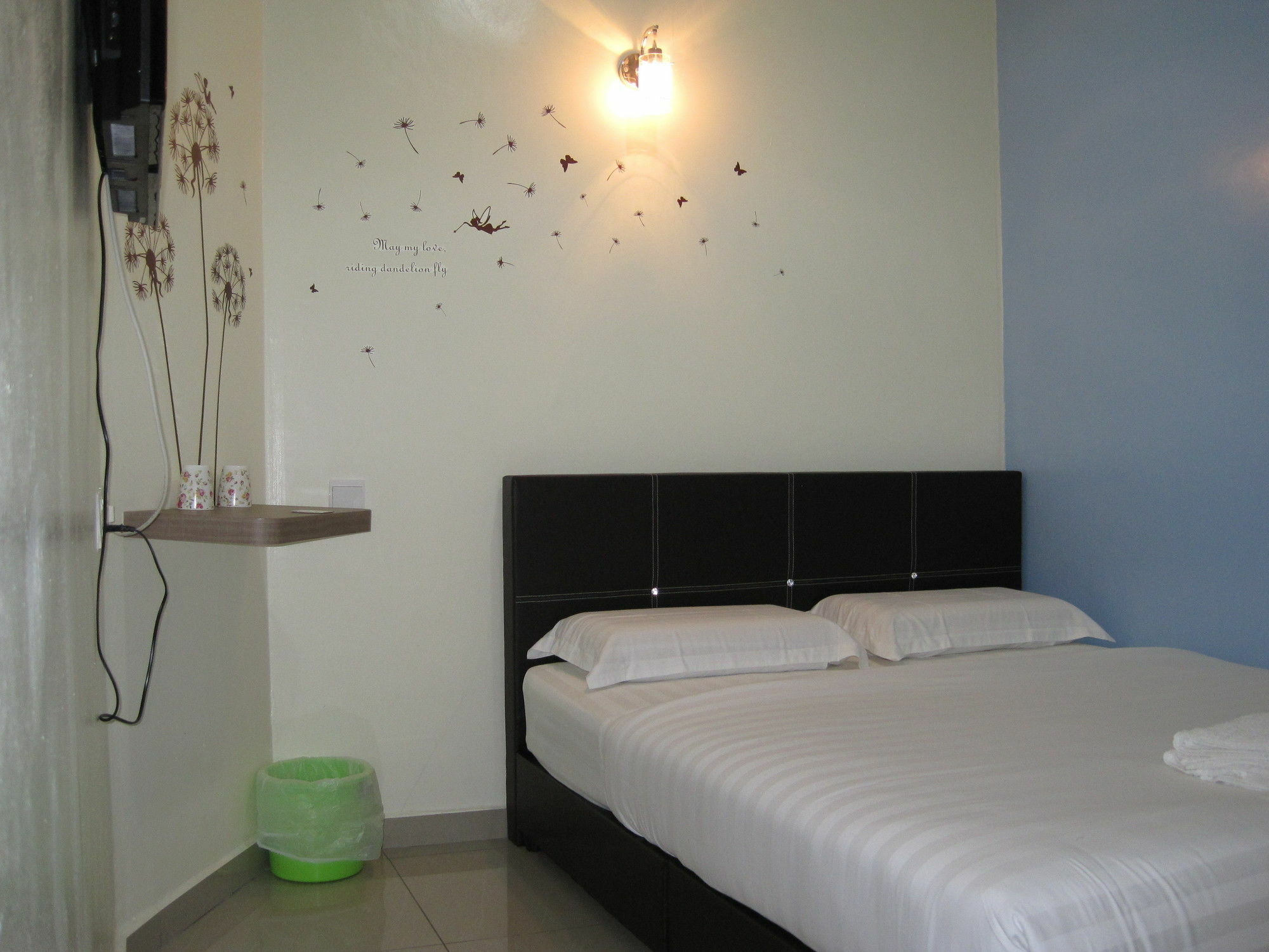 Max Inn Hotel Parit Raja Esterno foto